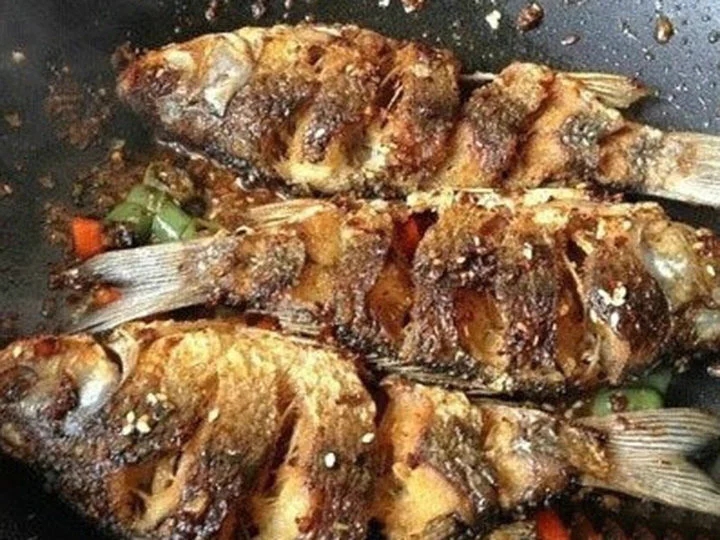 好吃到停不下筷子的香酥烤鱼，做法简单，少油少盐，吃起来更健康