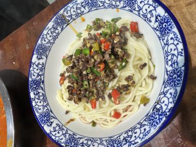 如何选择面食91免费看片APP下载学校？师资力量与教学内容全面性至关重要